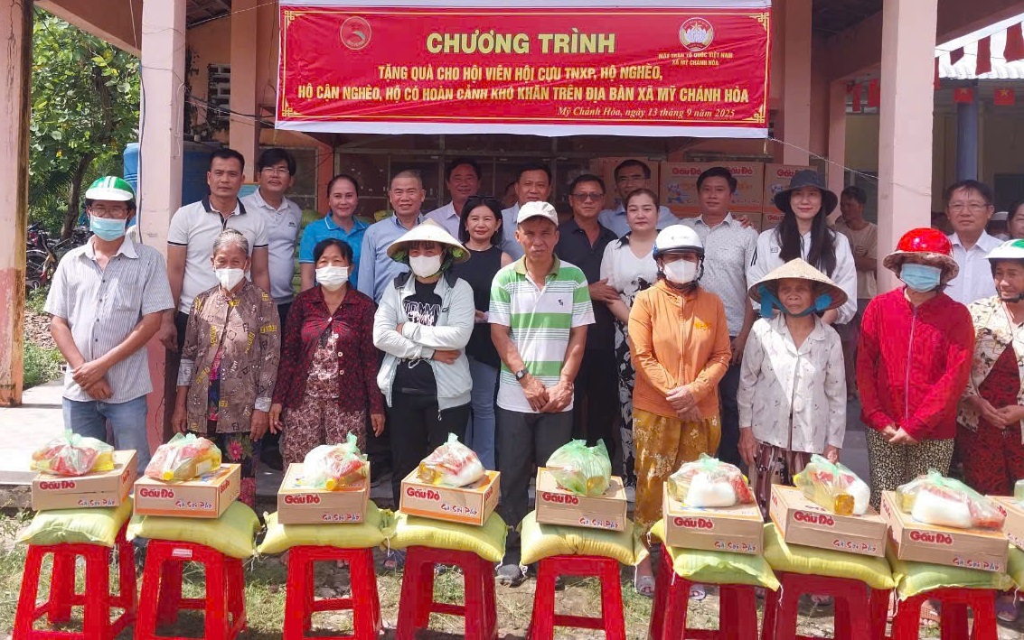 Xã Mỹ Chánh Hòa tặng 220 phần quà cho hộ nghèo, hộ cận nghèo, hộ có hoàn cảnh khó khăn